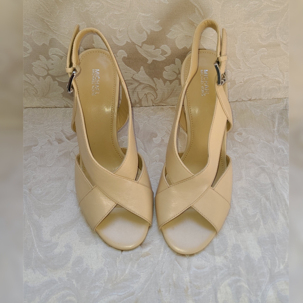 NWOT Nude/Tan Michael Kors Heels